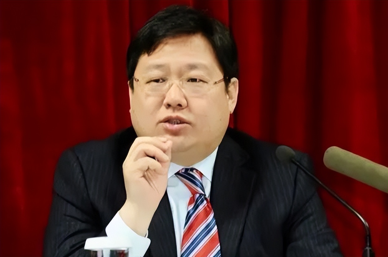 *明徐**:28岁成亿万富豪,44岁病死狱中,明星妻子为他守节