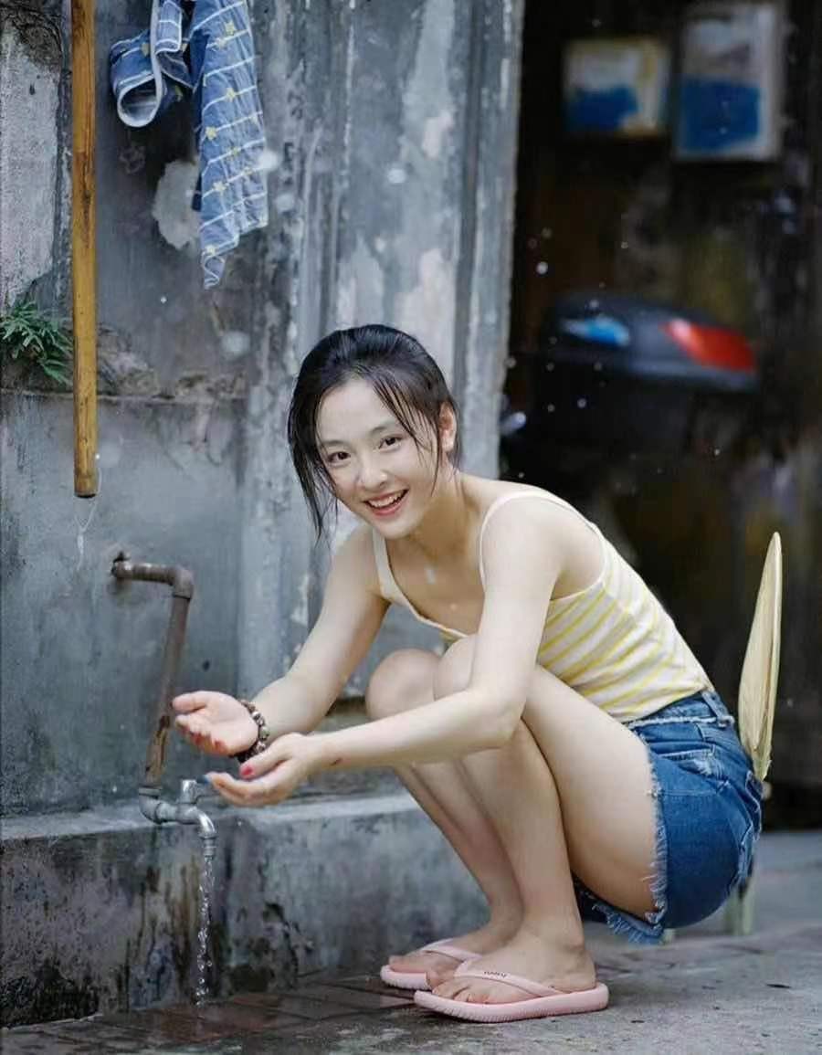 武大校花吴倩照片视频,吴倩不愧是素颜女神