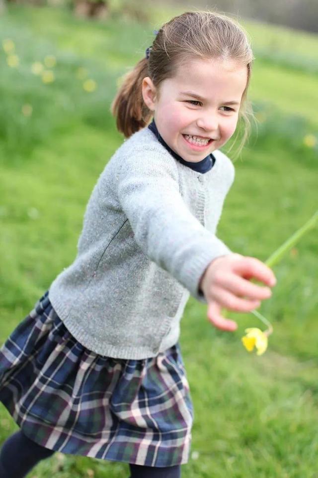 王诗龄芬迪套装,王诗龄衣服最贵多少钱