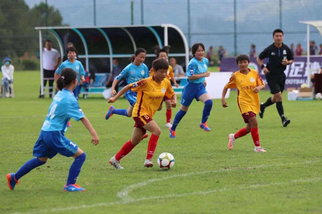 公安部定点帮扶的足球队，赢了！