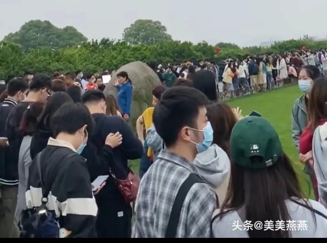 五一节在家旅游,努力赚钱五一出去旅游