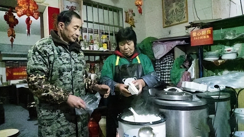 南昌夫妇开餐馆只收一元,夫妻开菜店每天亏本100块