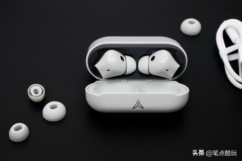 打吃鸡专用耳机有三种选择,手游吃鸡推荐无线耳机