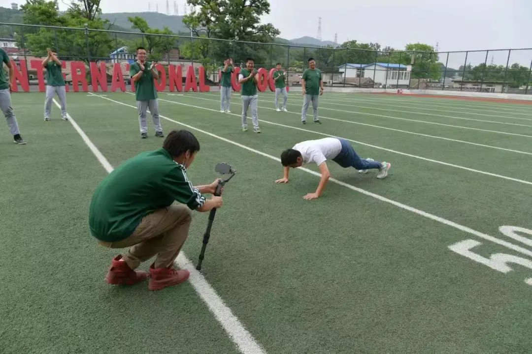 对刘畊宏的描写,刘畊宏很拽的角色