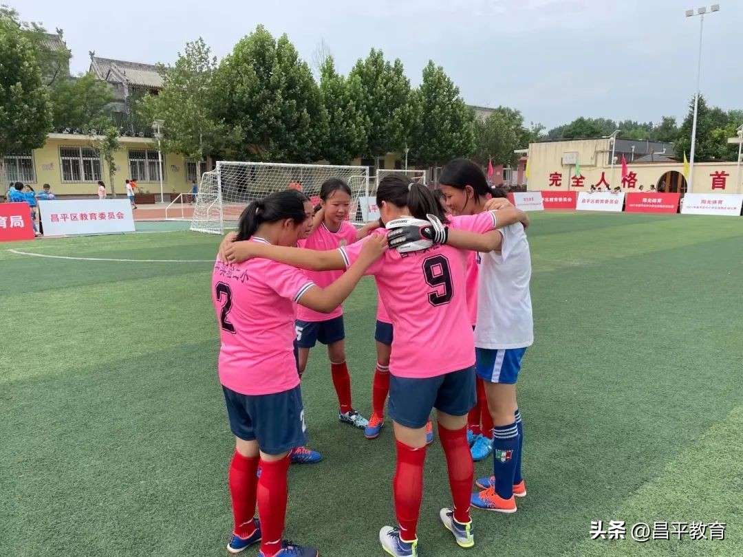 学生教室足球世界杯,班级足球联赛开幕式视频