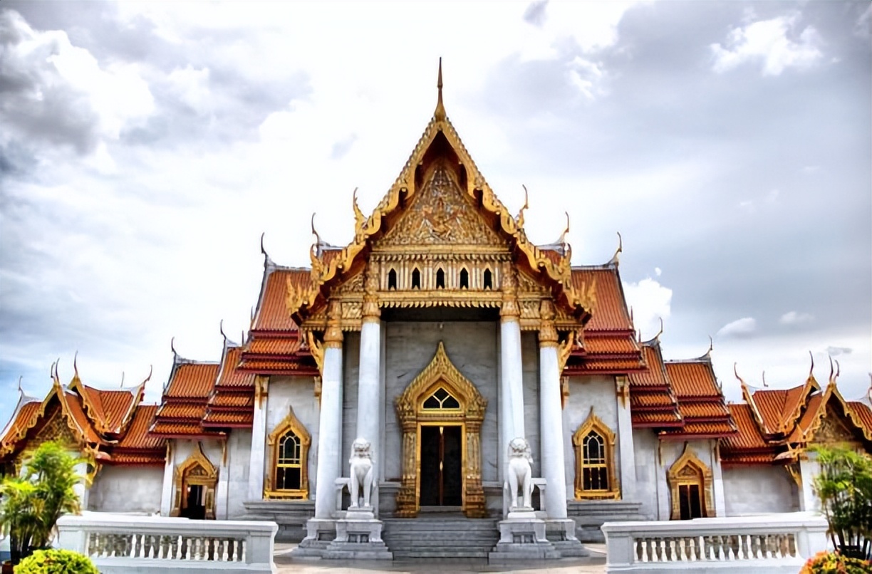 泰国国王普密蓬出行,泰国王室出行