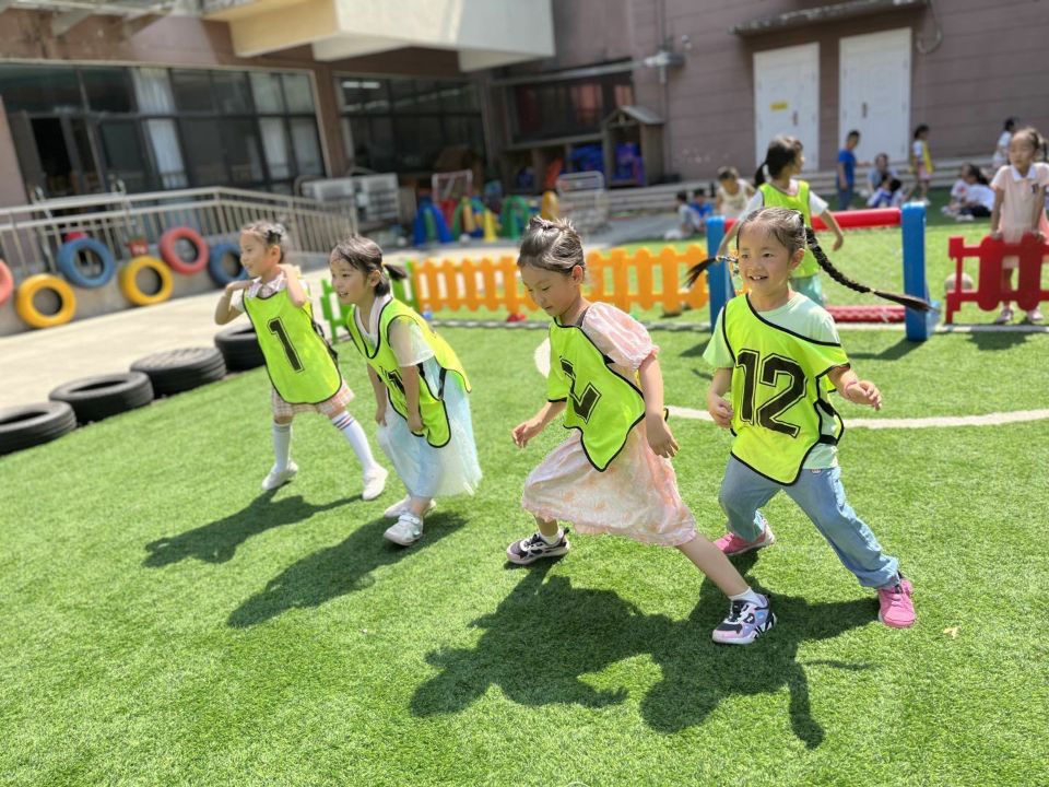 幼儿足球嘉年华比赛,幼儿园足球赛宣传视频