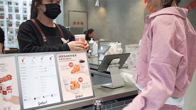 上饿了么搜“桃花季”，来SeesawCoffee领取你的「春日桃花」