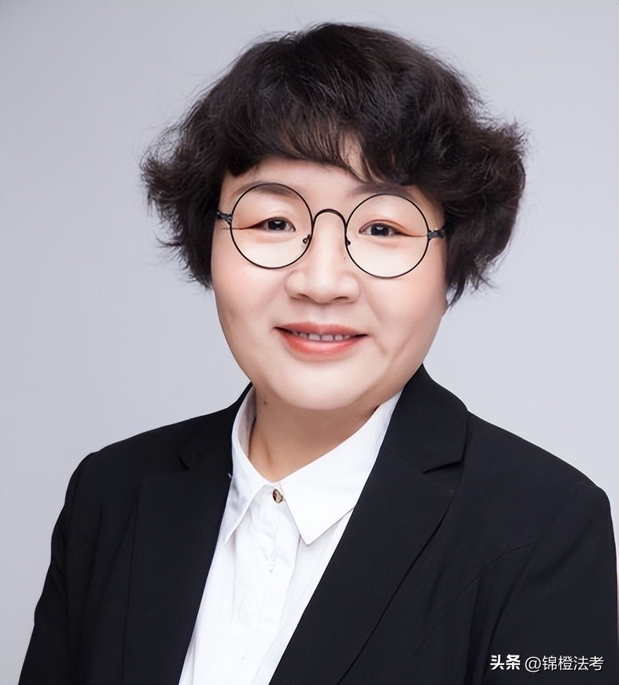 罗翔与柏浪涛哪个更适合法考小白,法考讲刑法刘凤科和罗翔哪个好