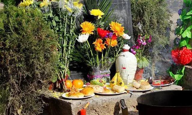 一年有不上二次坟的说法吗,一年不上二次坟有讲究