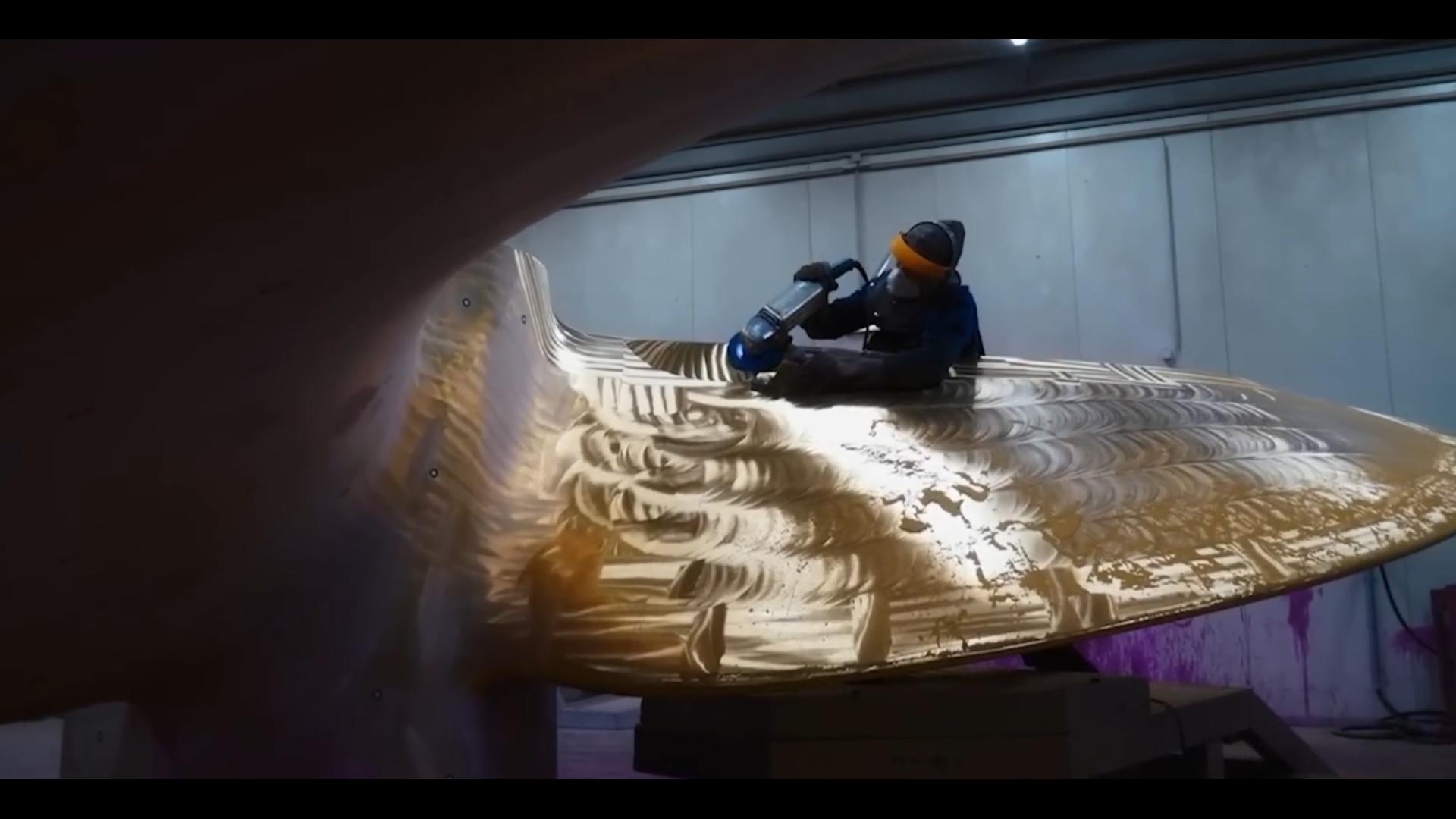 螺旋桨推动船前进是什么原理呢,轮船螺旋桨有多厉害