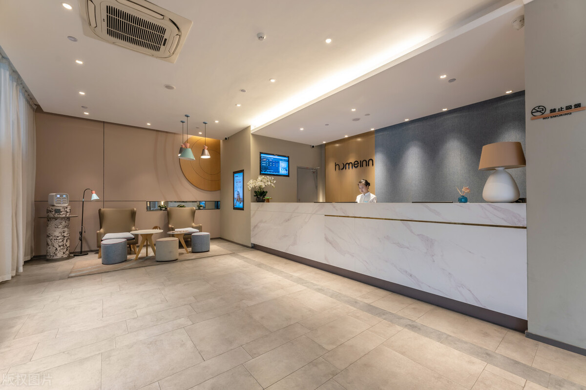 42岁保姆每月工资8000元却要哄睡,住家保姆哭诉