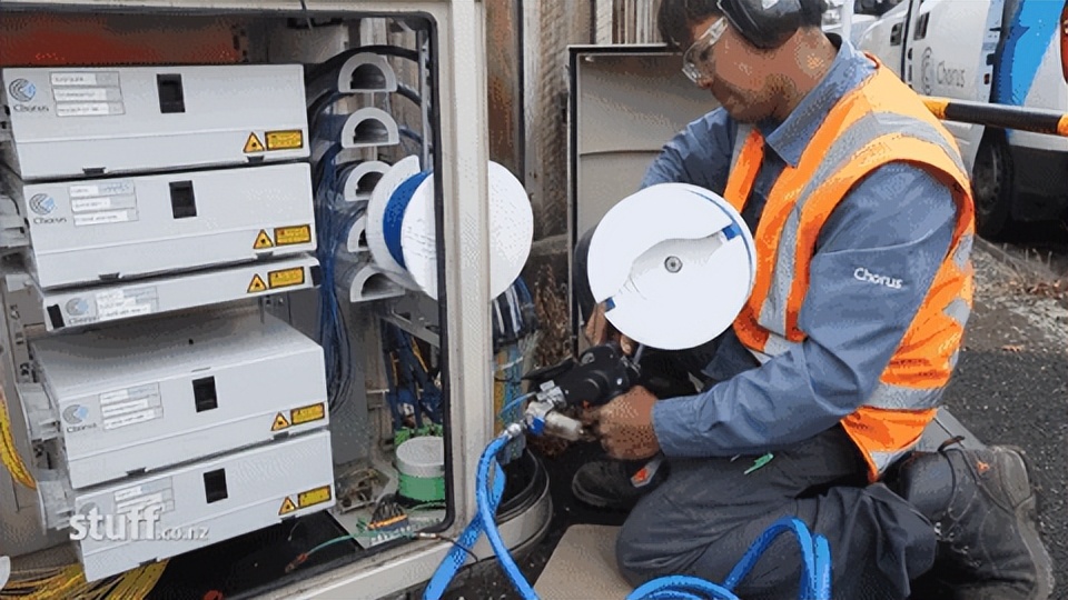 光纤是怎么入户的图片,光纤是怎么入墙