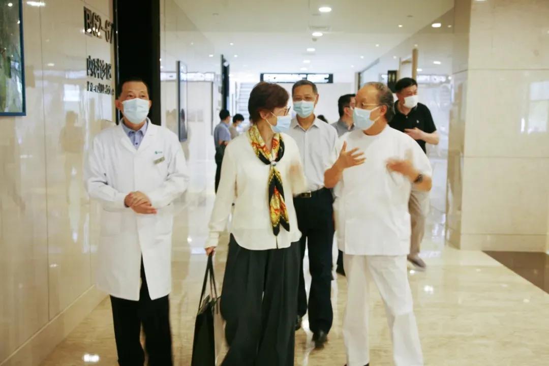 上海国际医学中心与万贝医疗健康公司举行肿瘤康复科学科共建签约