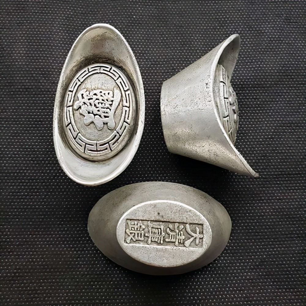 晚清*片鸦**危害:男子瘦骨嶙峋女子媚态百出,任人摆布!可悲可叹!