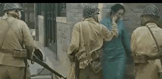 狂野诱惑！超辣女王舔刀瞬间！