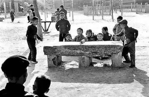 乒乓球和足球哪个简单,乒乓球与足球