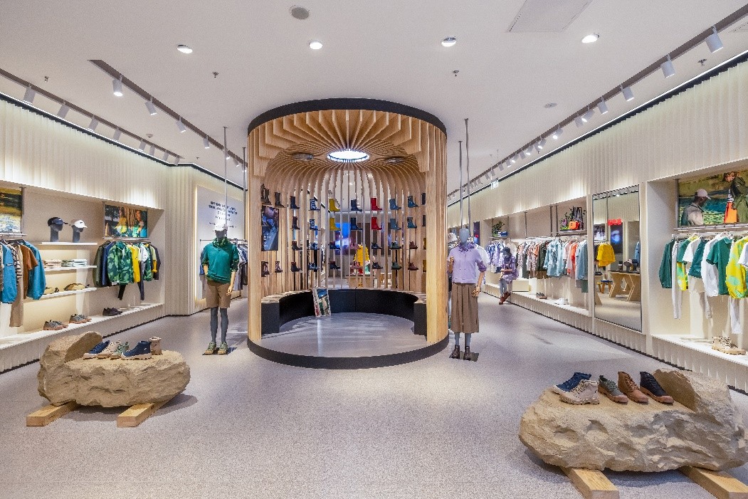 AIGLE北京INDIGO轻奢概念店盛装开业,可持续理念打造城市森林