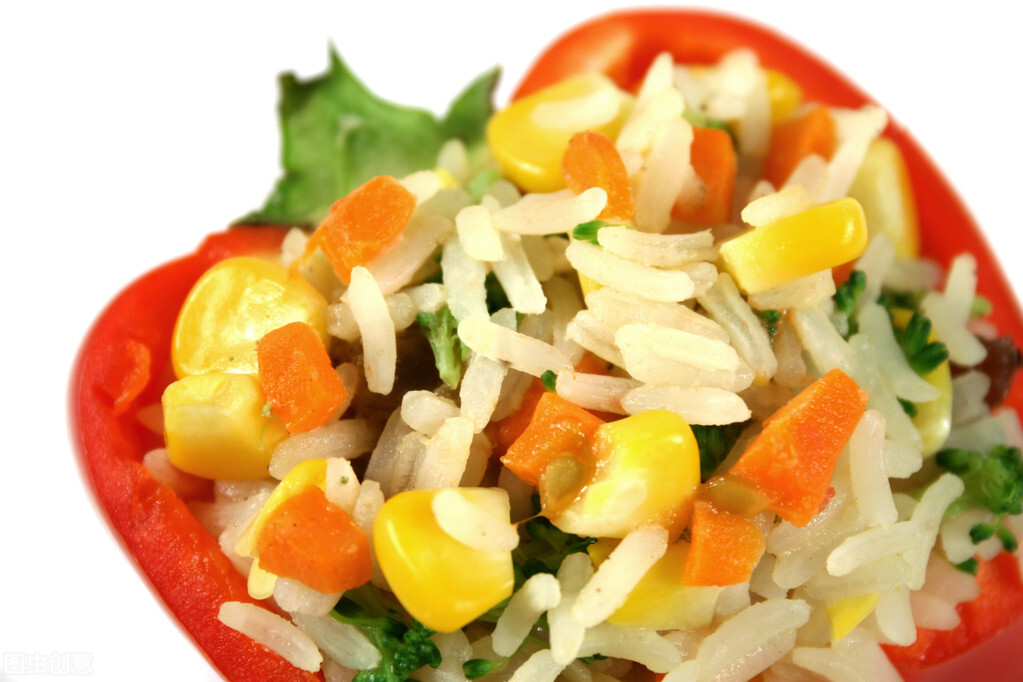 官方通报学生午餐后呕吐腹泻,学生吃过学校的营养餐集体呕吐