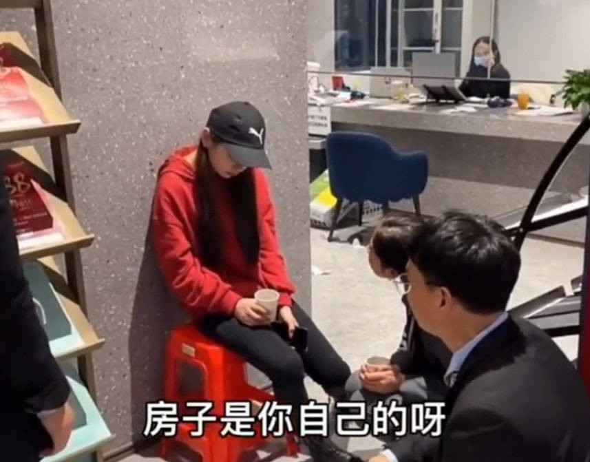 买26层期房，开发商烂尾盖24层，房没了钱还不退，损失谁来承担？