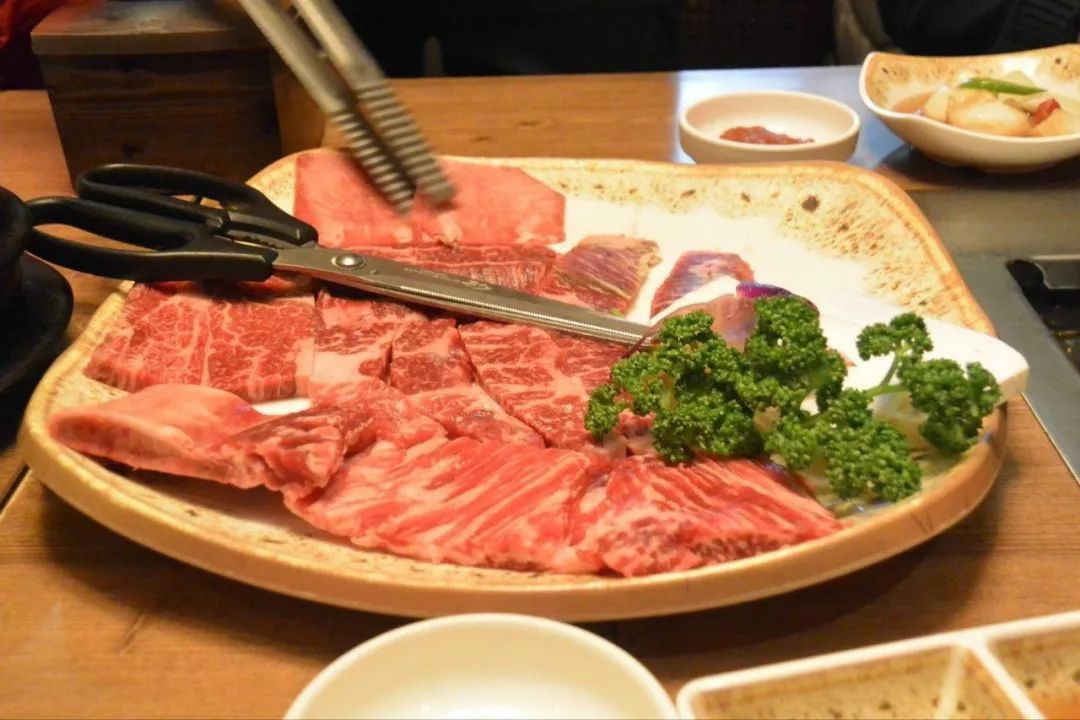 韩国人真的吃不起肉和水果吗,韩国人到底吃不吃得起肉