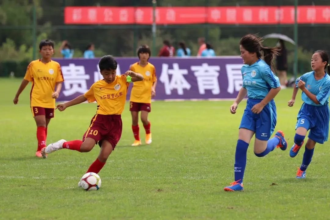 公安部定点帮扶的足球队，赢了！