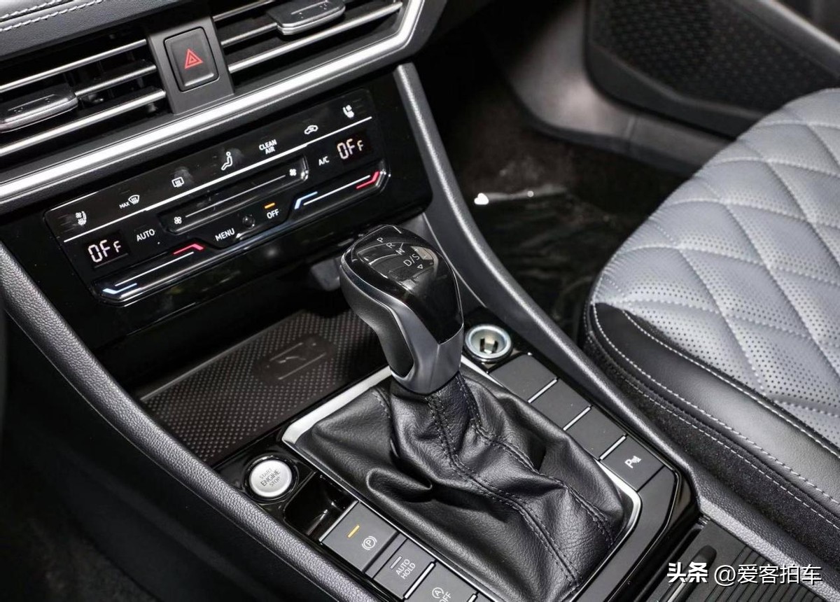 新款408好还是新款速腾好,标致4082019款与大众速腾对比