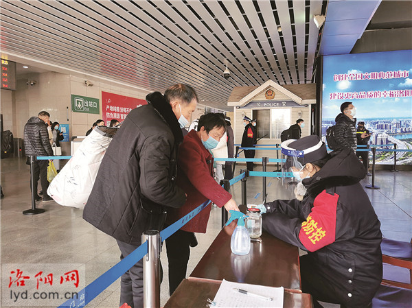 疫情防控入户走访排查,记者探访疫情防控视频