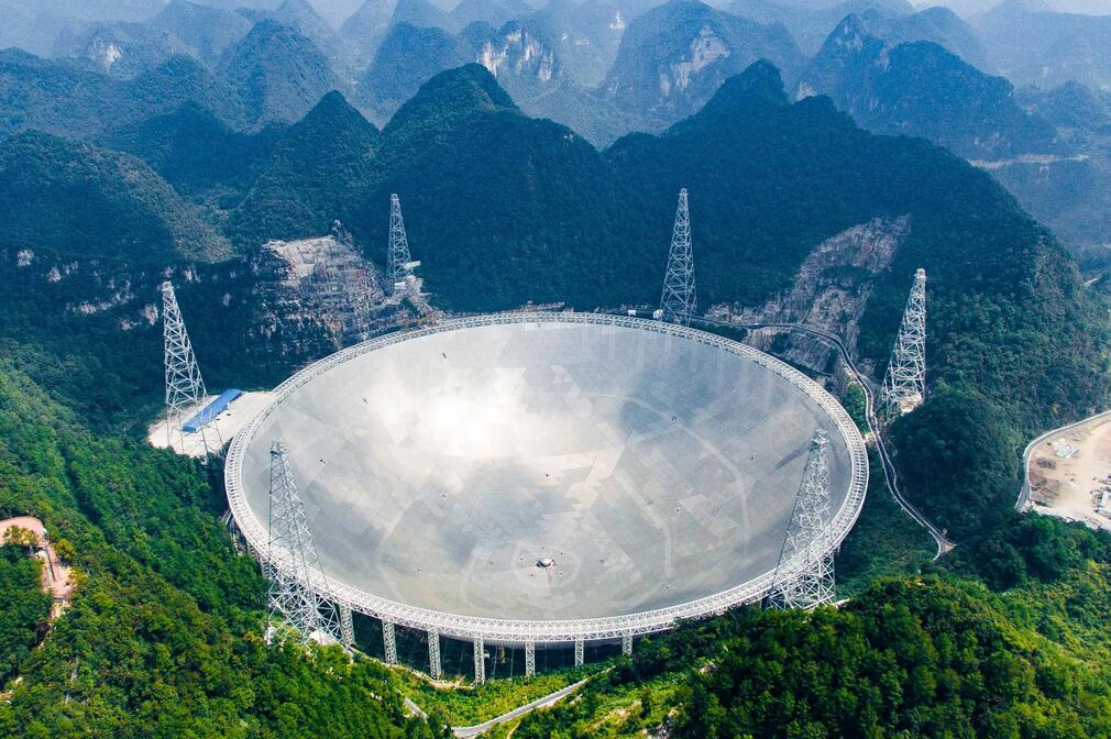 宇宙深处发现奇特星系,天文学家发现神秘暗星系