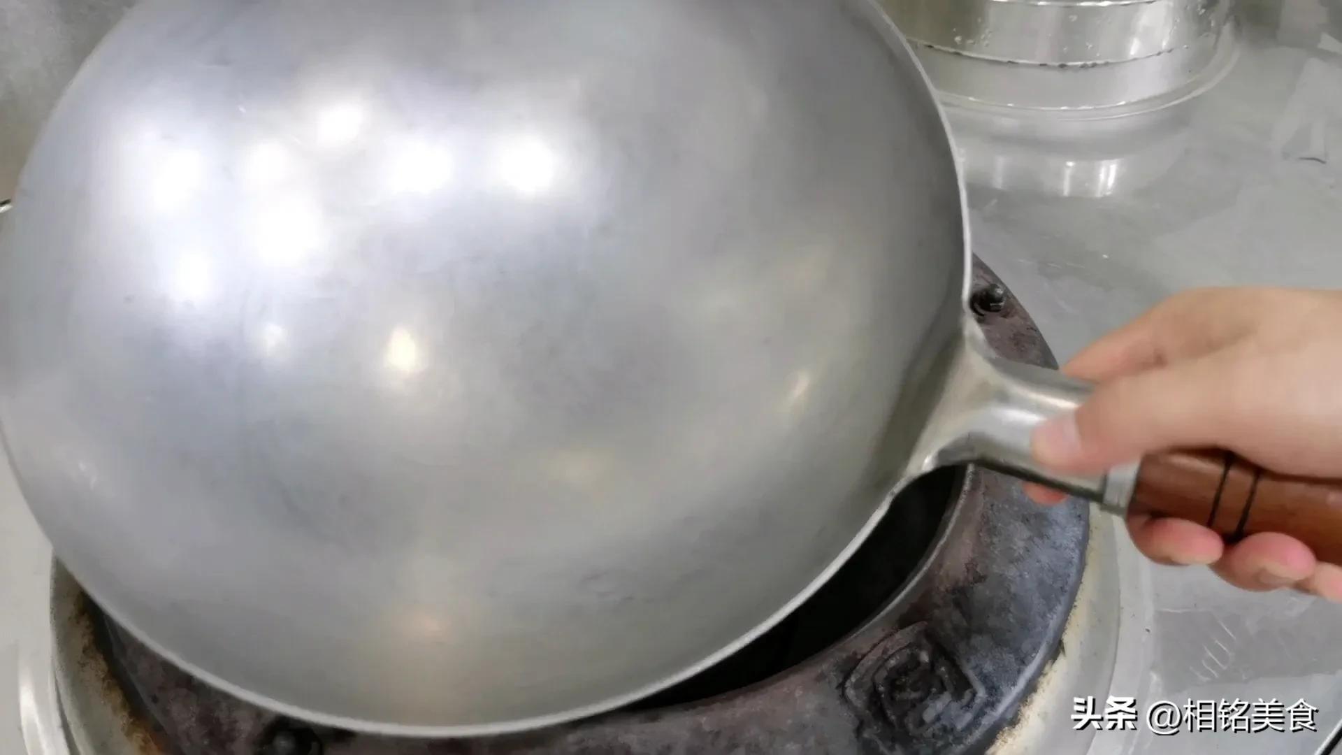 新铁锅怎样开锅小妙招视频,不粘锅的铁锅最佳开锅方法