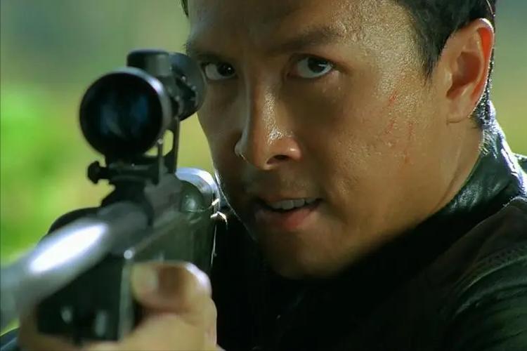 寻求集体认同的救助者，是生与死的过渡性标准，连通众人伦理情感