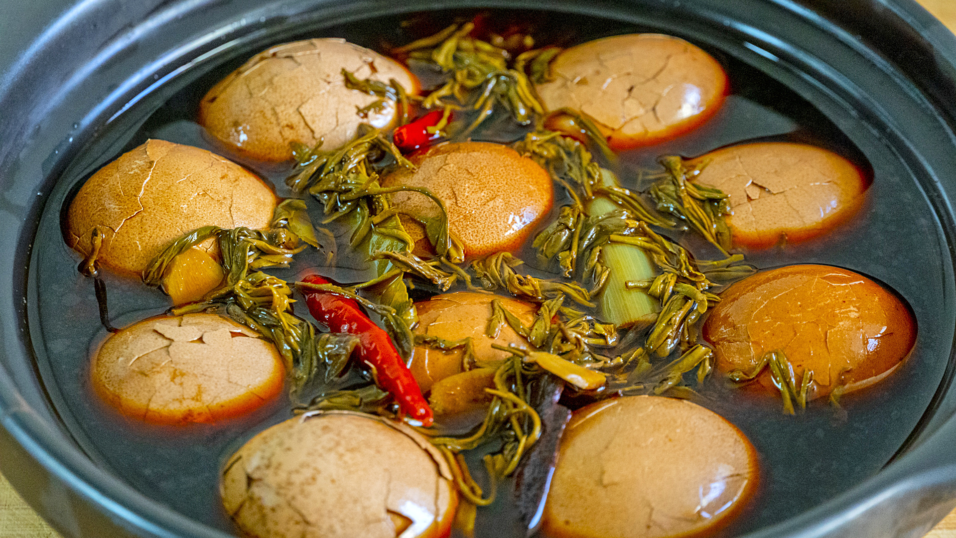 买鸡蛋是挑大的好还是小的好,买鸡蛋时买几个才不会尴尬