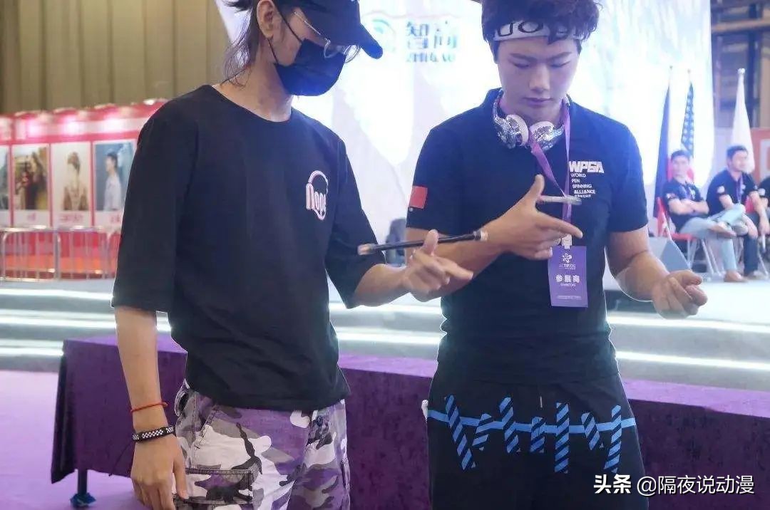 让打工人父母破防的“00后账单”，究竟是真爱？还只是韭菜？