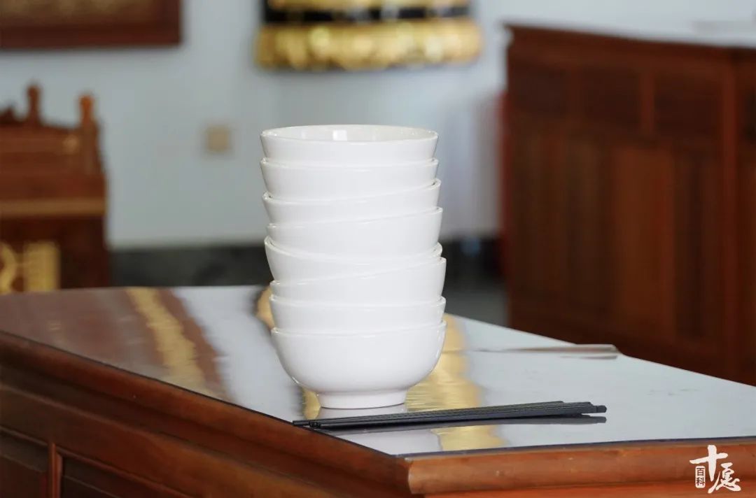 寺庙过堂的正确方法,去寺院过门槛有什么讲究