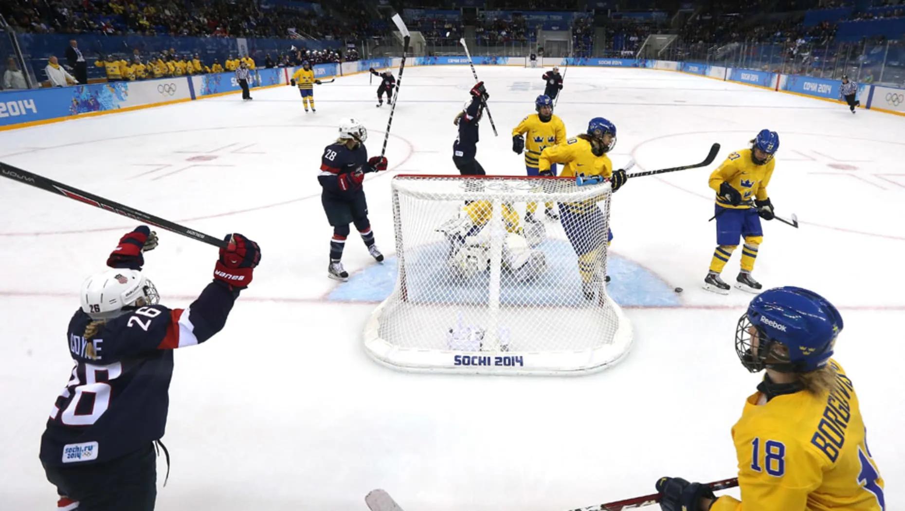 看完冰球比赛对冰球的了解,一文读懂李宁羽毛球拍