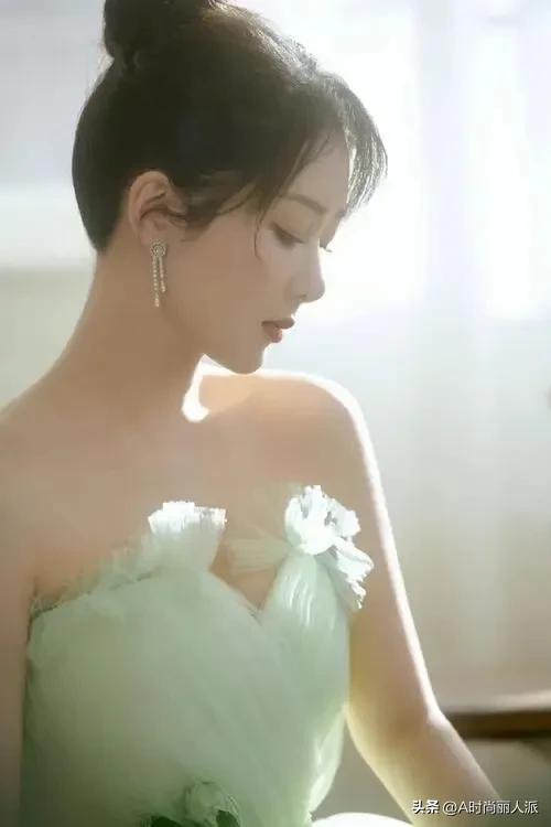 杨紫的惊艳写真照,杨紫牛仔短裤写真照片