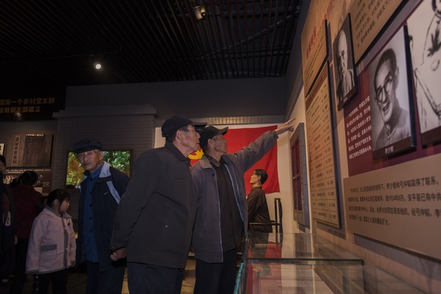 农村村长书记一肩挑工资多少,村长书记一肩挑有明确文件吗