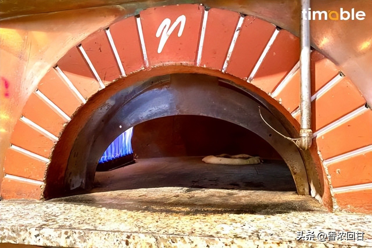 拿坡里披萨特点,正宗拿坡里披萨