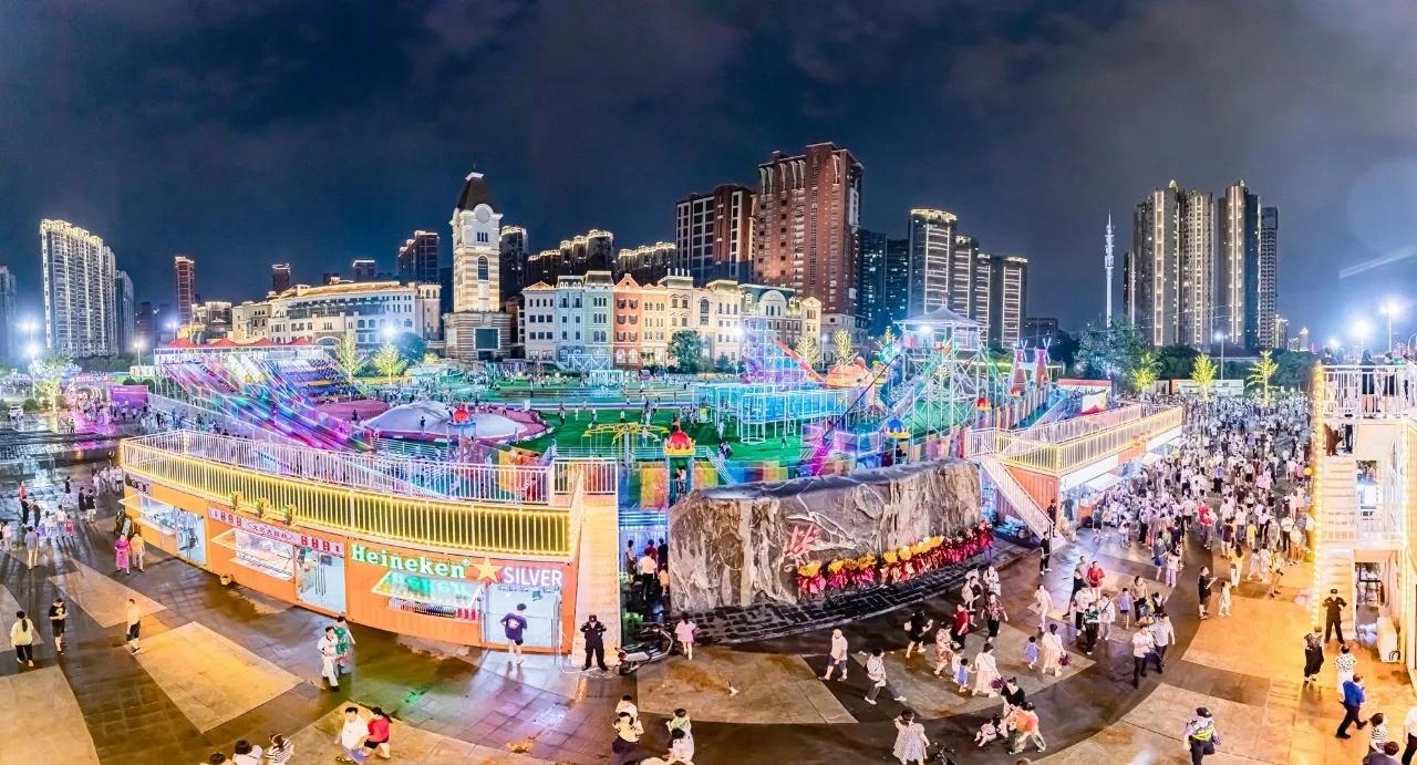 2023年“缤纷东湖热辣来袭”紫金广场星空游玩集市活动盛大开幕