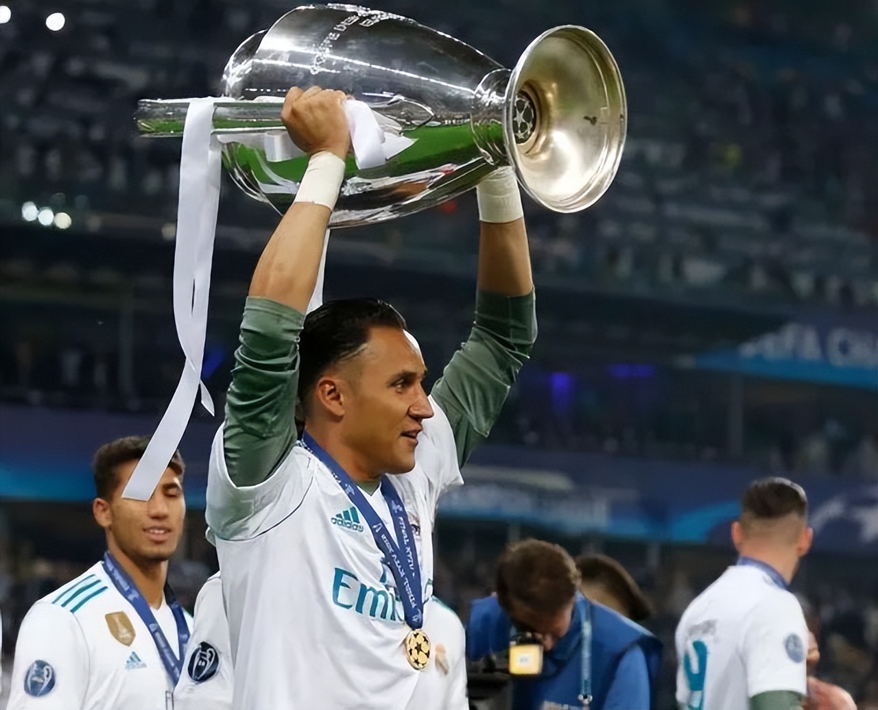 纳瓦斯面对曼城失球,纳瓦斯被嫌弃