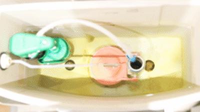 蓝泡泡洁厕灵对马桶水箱有害吗,卫生间一个月用十几吨水正常吗