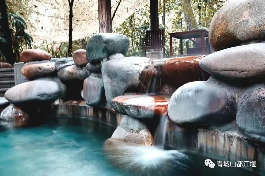 立冬气温仅13℃!快来领取都江堰专属的『入冬四件套』,品围炉暖食、享竹林温泉......成都1.5h直达~