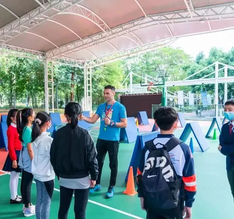 给孩子营造爱学习的氛围,融洽的师生