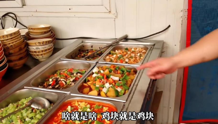 大学生吃10元工地餐,十块钱的工地餐养活了多少大学生