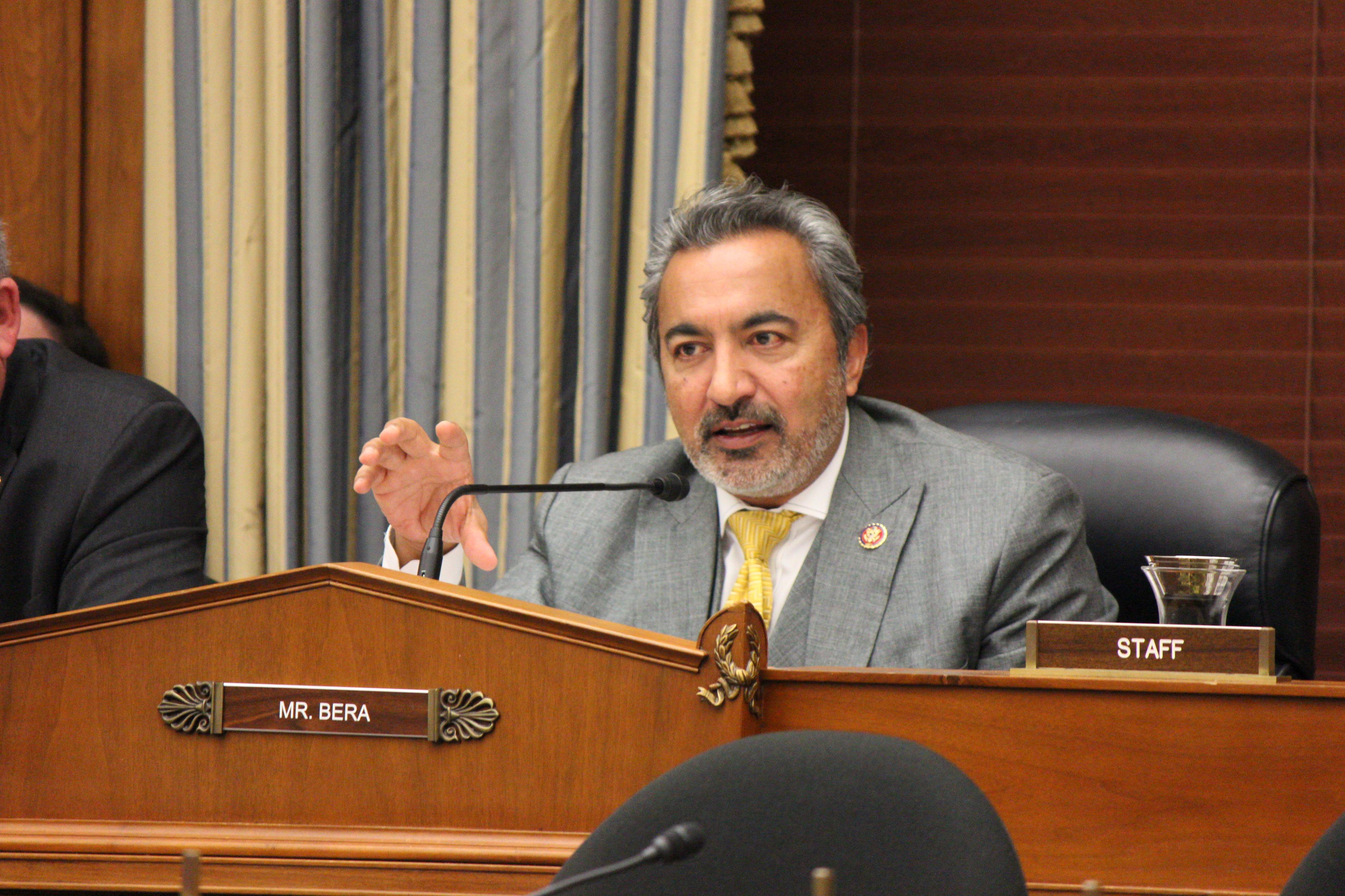 美议员窜访台岛，麦考尔：考虑第三方军售！马英九：坚持九二共识