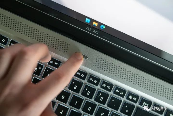 技嘉新发布16寸aero16,技嘉aero16测评