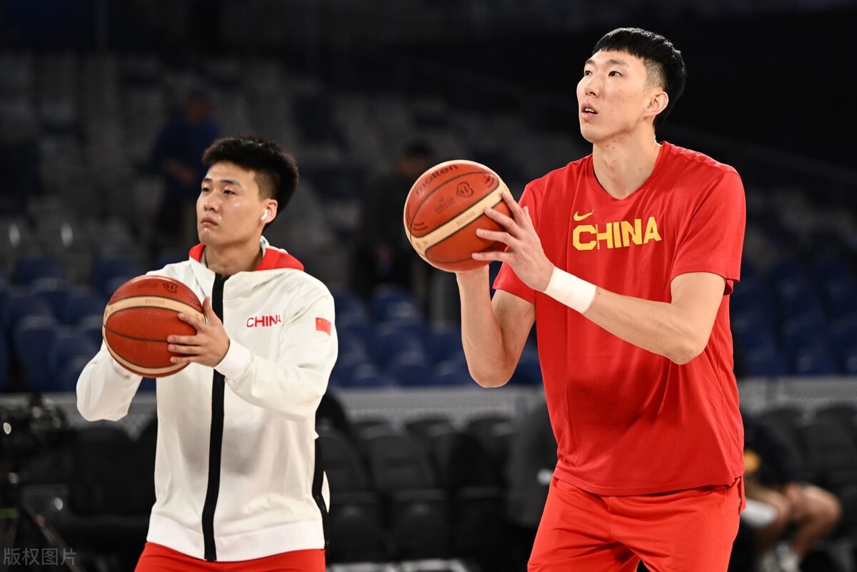 CCTV5直播或有变，杜锋携五将迎战伊朗男篮，周琦周鹏联手争2连胜
