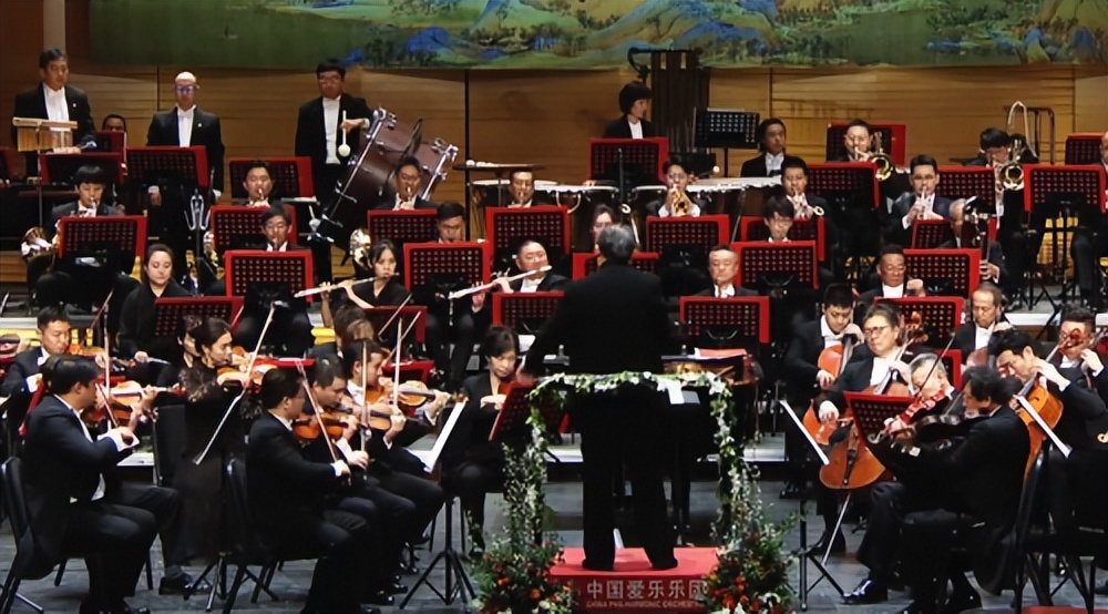 还在去电影院看电影吗,还去电影院看电影是不是半价