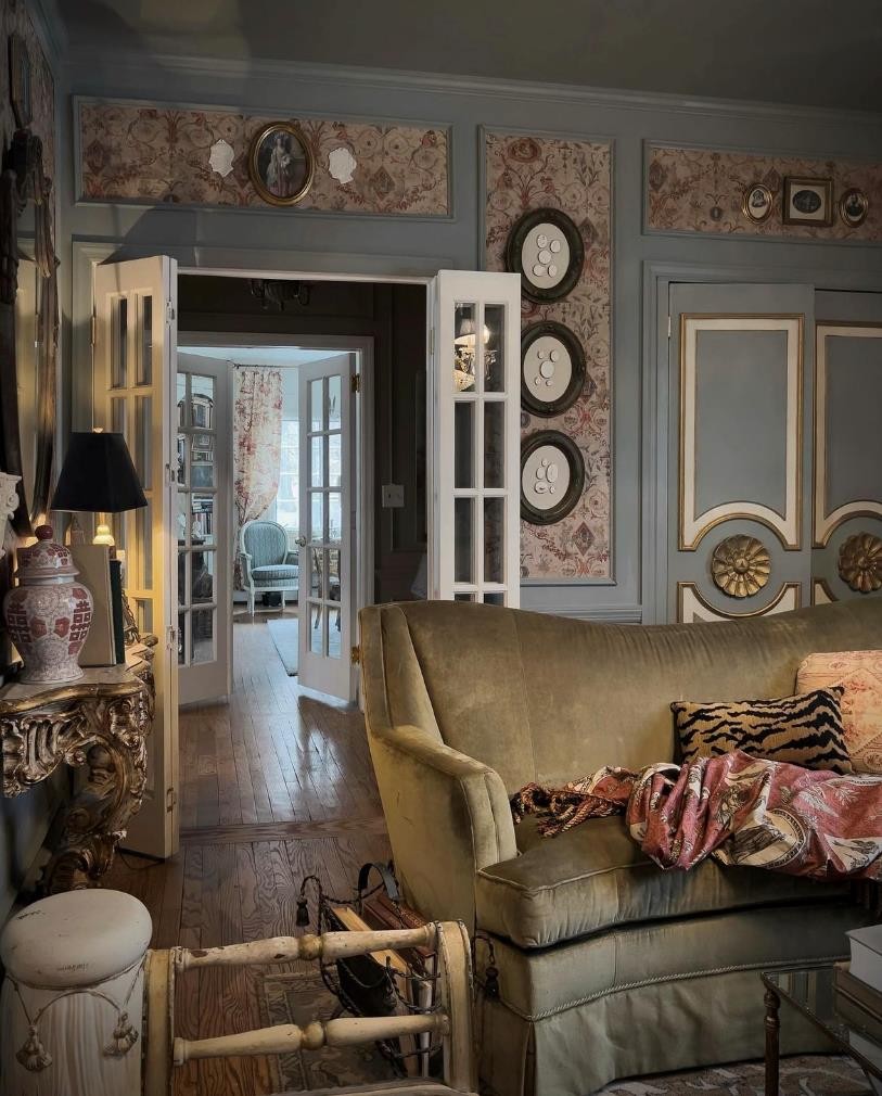 30岁女主装扮的美国住宅，花哨又闪亮，复古极繁主义也别具魅力