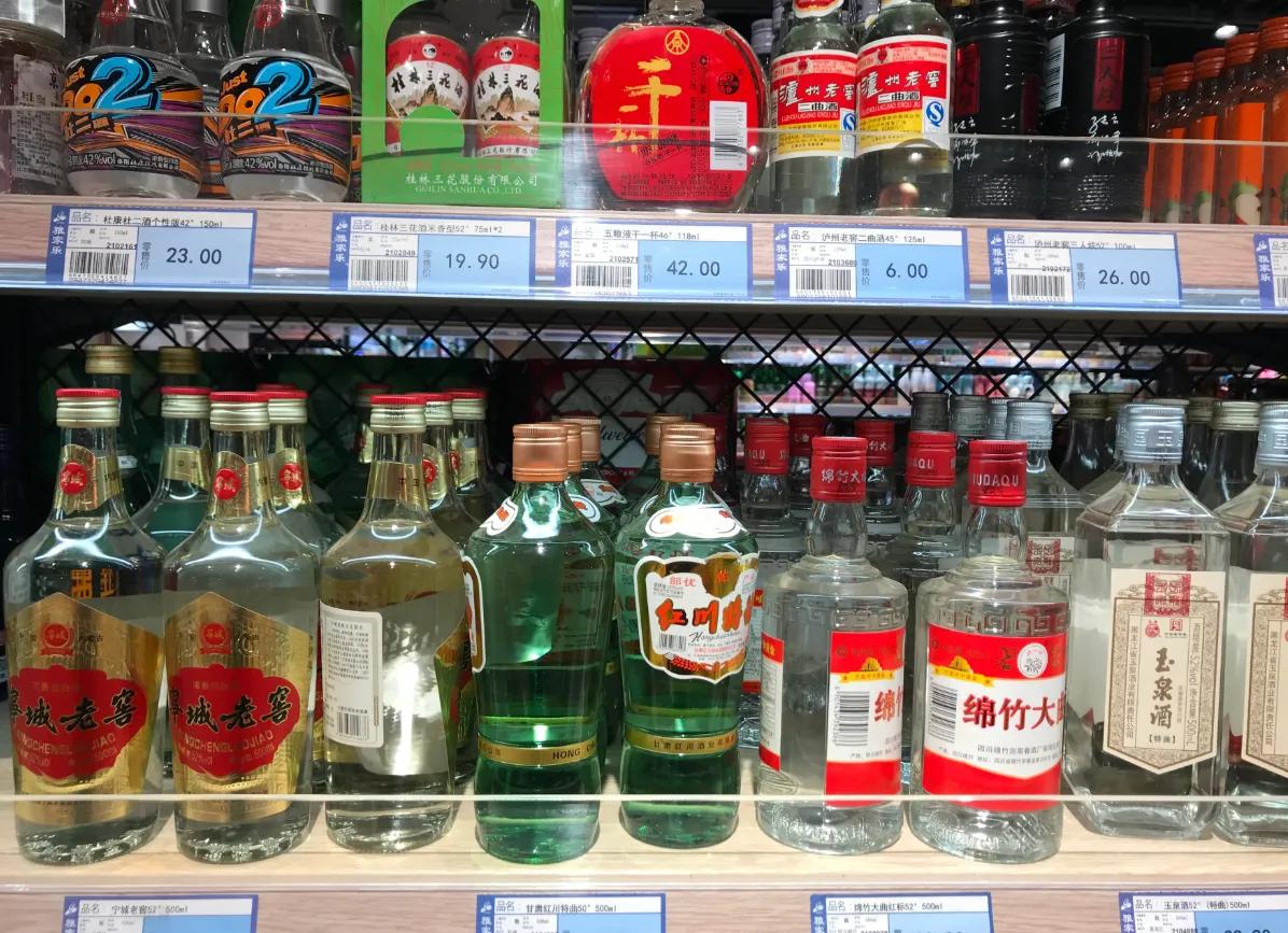 浓香型纯粮食白酒成本是多少,茅台镇的纯粮食酒成本多少钱